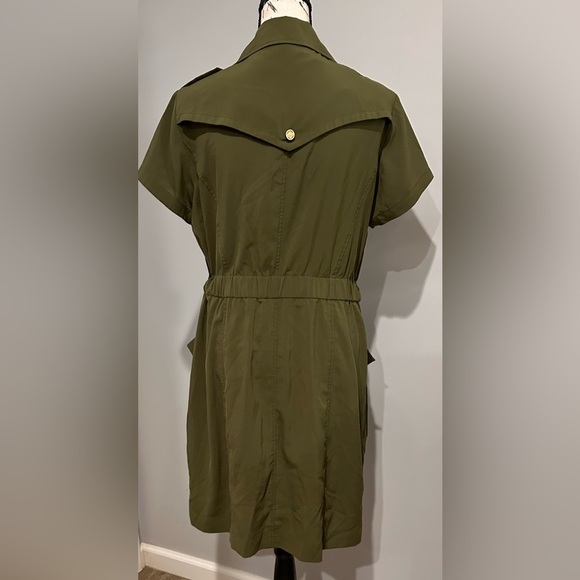 Calvin Klein Green Button-Up Dress 💚💚 - Picture 4 of 13